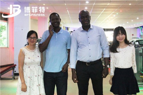 塞内加尔客户来中国进口羞羞漫画18禁的健身器材