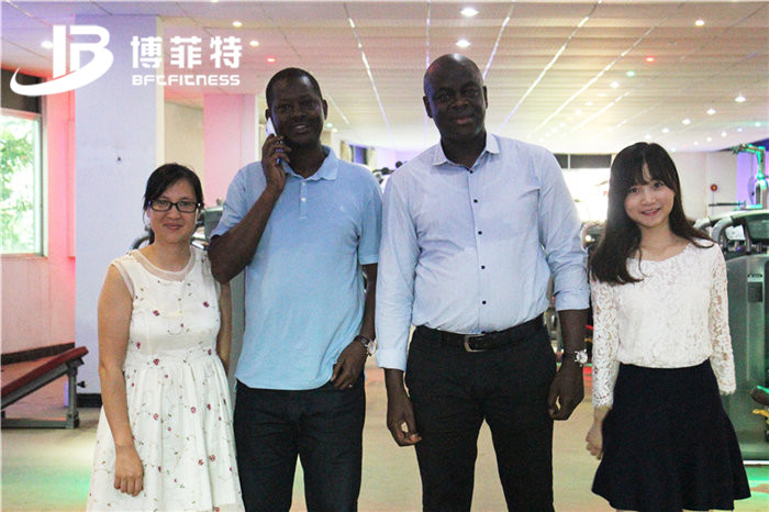 塞内加尔客户来中国进口羞羞漫画18禁的健身器材