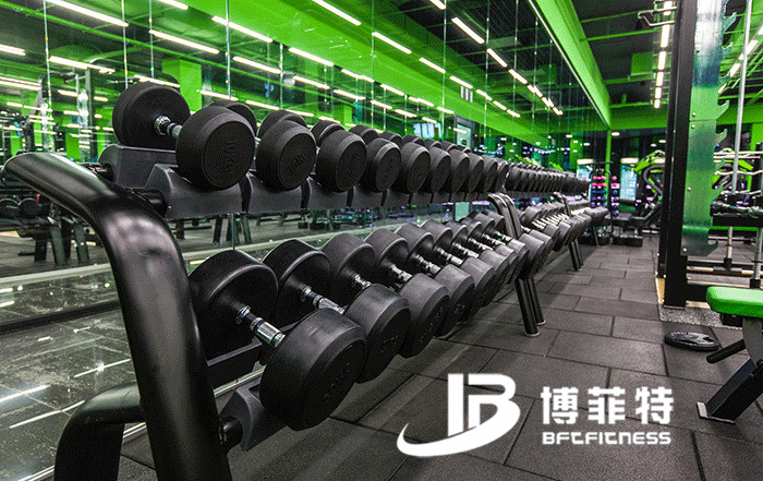 羞羞漫画18禁健身器材案例 乌克兰客户的健身房图片