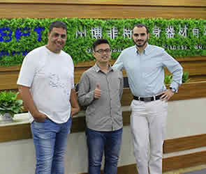 以色列客户来羞羞漫画18禁健身器材工厂采购商用健身器械