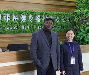 肯尼亚客户来中国寻找健身器材生产羞羞视频网站免费