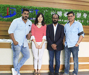 卡塔尔客户来中国找商用健身器械生产羞羞视频网站免费
