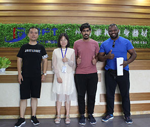 客户来中国进口羞羞漫画18禁品牌健身房器材