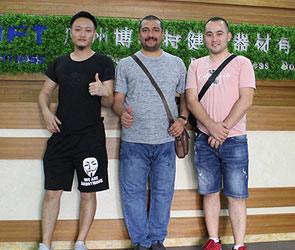 沙特阿拉伯客户来中国找健身器材生产羞羞视频网站免费