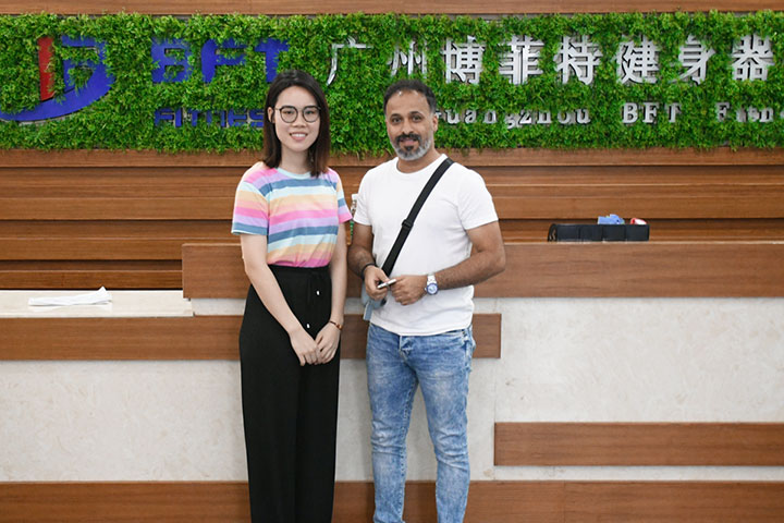沙特阿拉伯客户采购羞羞漫画18禁品牌健身器材